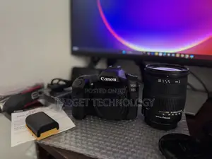 New Canon 80d With 18-200mm Lens From Germany