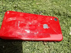 Apple XR 64 GB Red