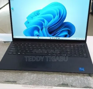 New Laptop Dell Vostro 3520 8GB Intel Core I5 SSD 1T