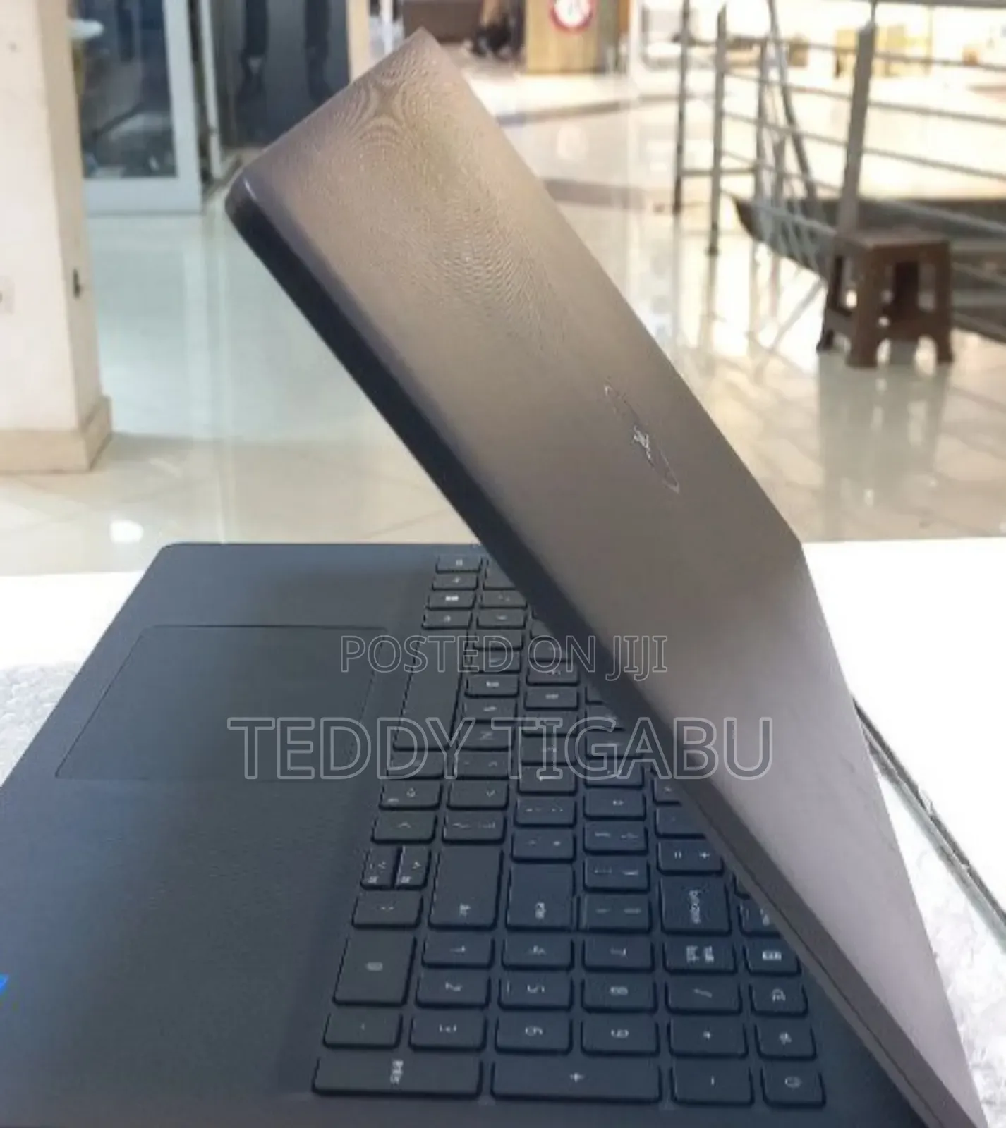 New Laptop Dell Vostro 3520 8GB Intel Core I5 SSD 1T