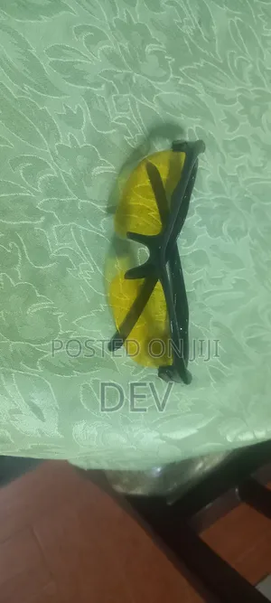 Night Driving Glass በምሽት ከተቃራኒ ተሽከርካሪዎች የሚመጣን መብራት የሚከላከሉበት