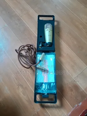 Photo - Behringer C-3 Studio Microphone