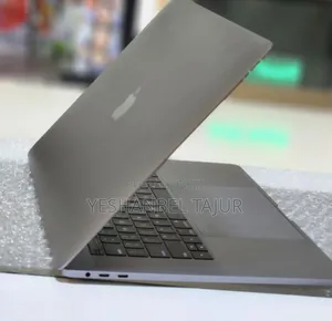 Photo - New Laptop Apple MacBook Pro 2017 16GB Intel Core I7 SSD 512GB