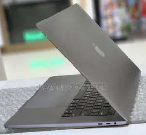 New Laptop Apple MacBook Pro 2017 16GB Intel Core I7 SSD 512GB