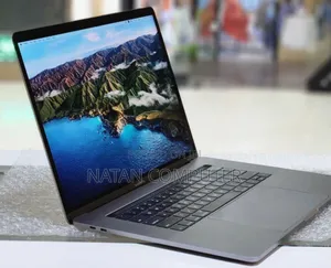 New Laptop Apple MacBook Pro 2017 16GB Intel Core I7 SSD 512GB