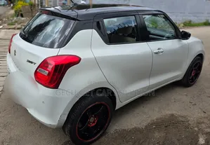 Suzuki Swift 2022 White