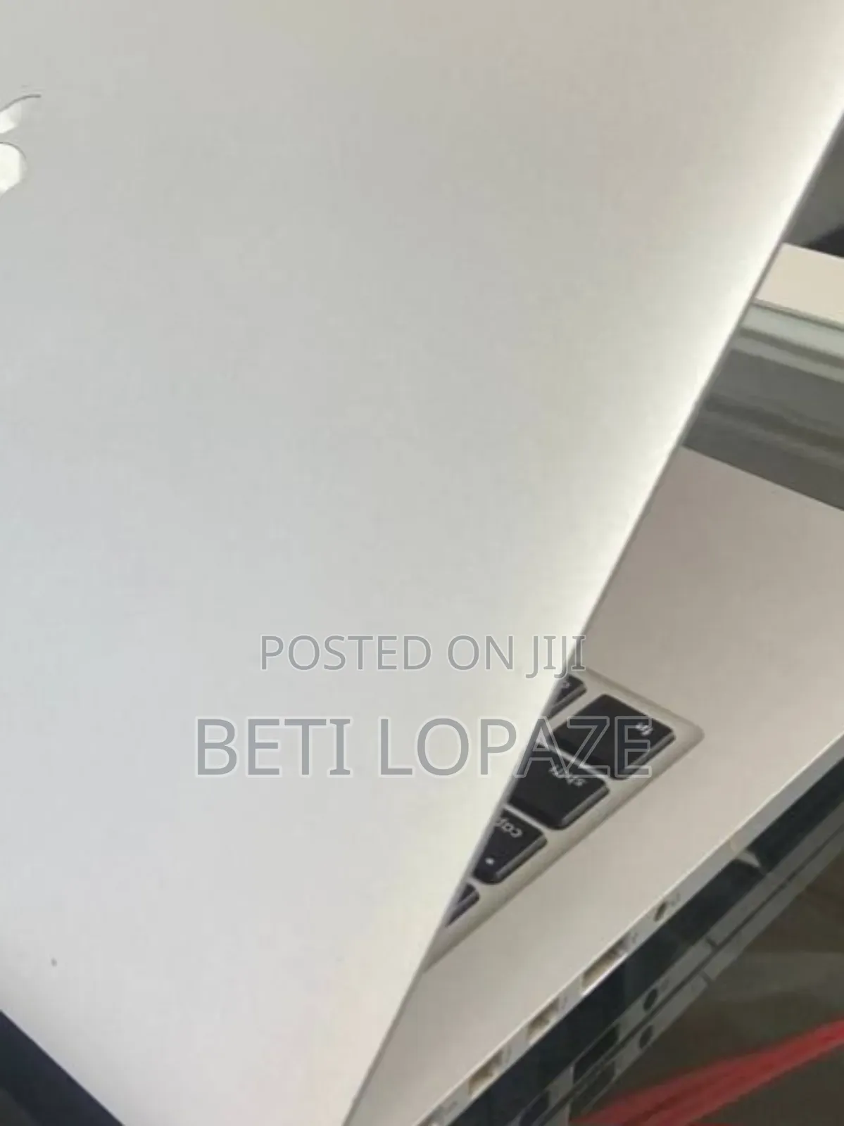 New Laptop Apple MacBook 2015 8GB Intel Core I5 SSD 256GB