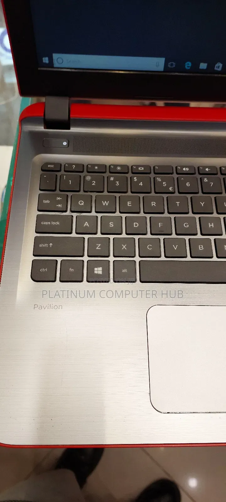 New Laptop HP Pavilion X2 10 4GB Intel Core I3 HDD 1T