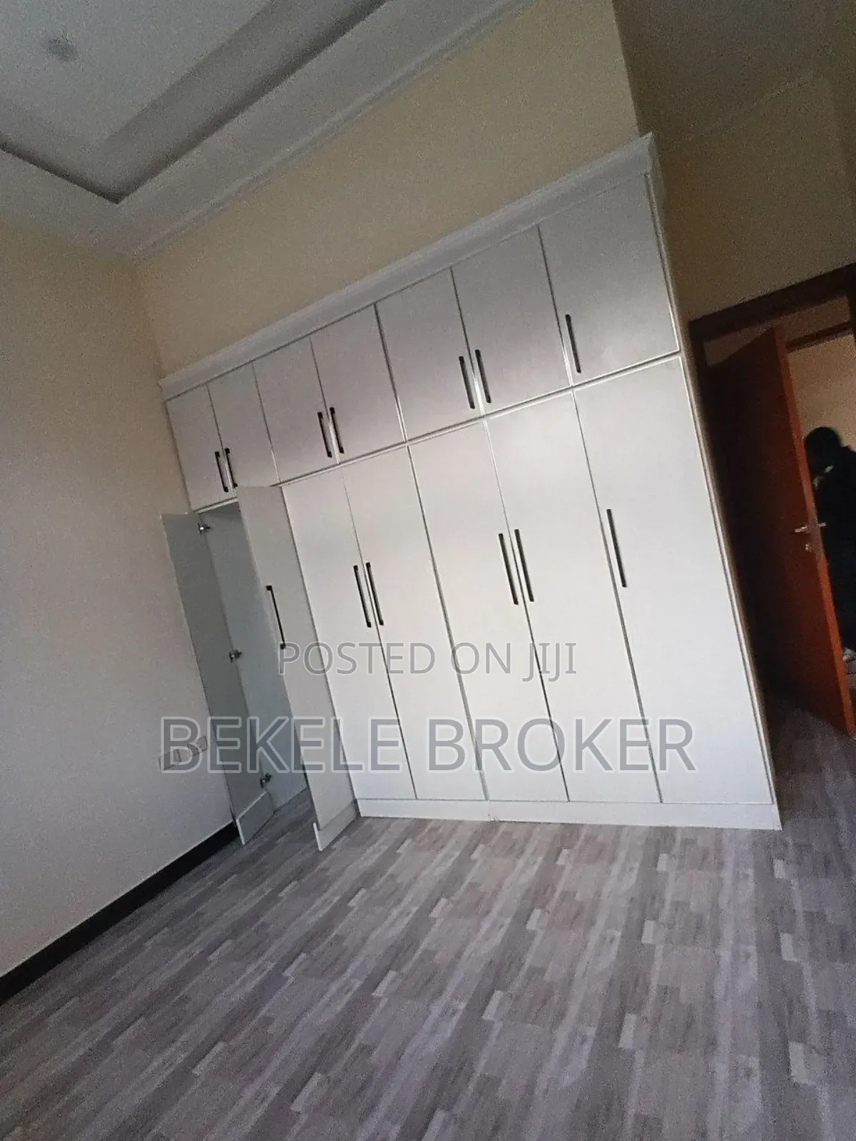 Furnished 5bdrm Villa in ቪለ ቤት, Bole for sale