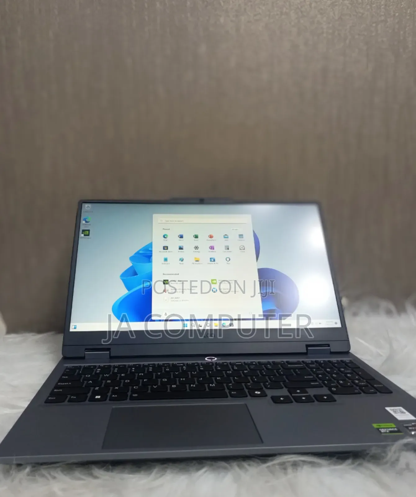 New Laptop Lenovo LOQ 15ARP9 24GB AMD Ryzen 5 SSD 512GB