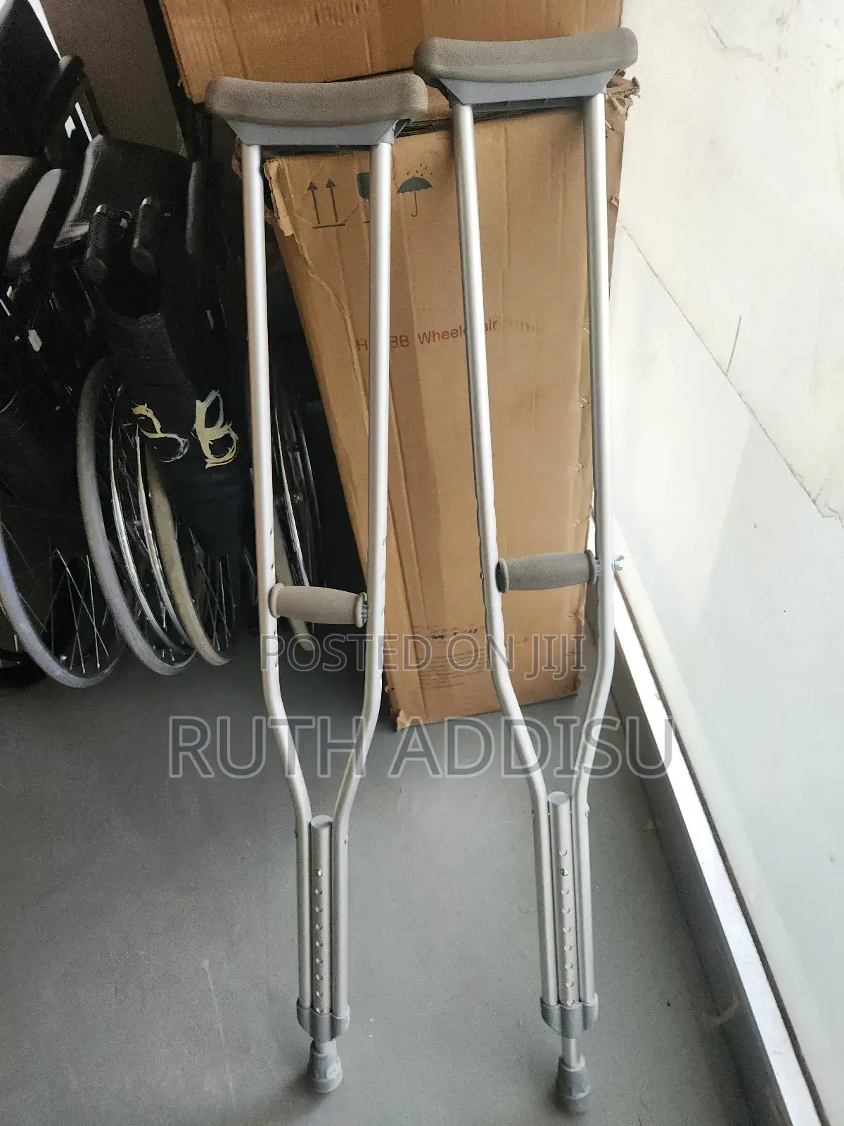 Elbow Crutches尨想axillary Bilateral Crutches導致axillary Crutches