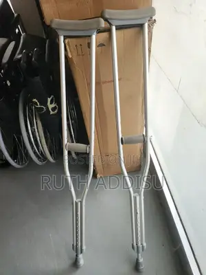 Elbow Crutches尨想axillary Bilateral Crutches導致axillary Crutches