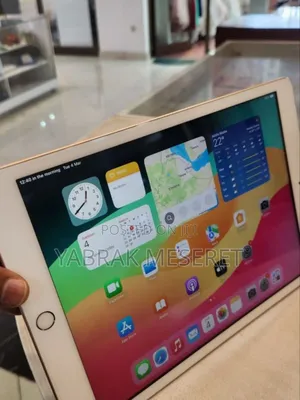 Photo - New Apple iPad (2022) 128 GB Silver