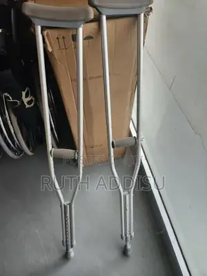 Photo - Axillary Bilateral Crutches述才crutches參加axillary Crutches熟令crutches