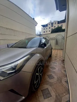 Photo - Toyota C-HR 2017 Silver