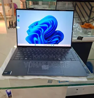 Photo - New Laptop Dell Latitude 9440 32GB Intel Core I7 SSD 512GB