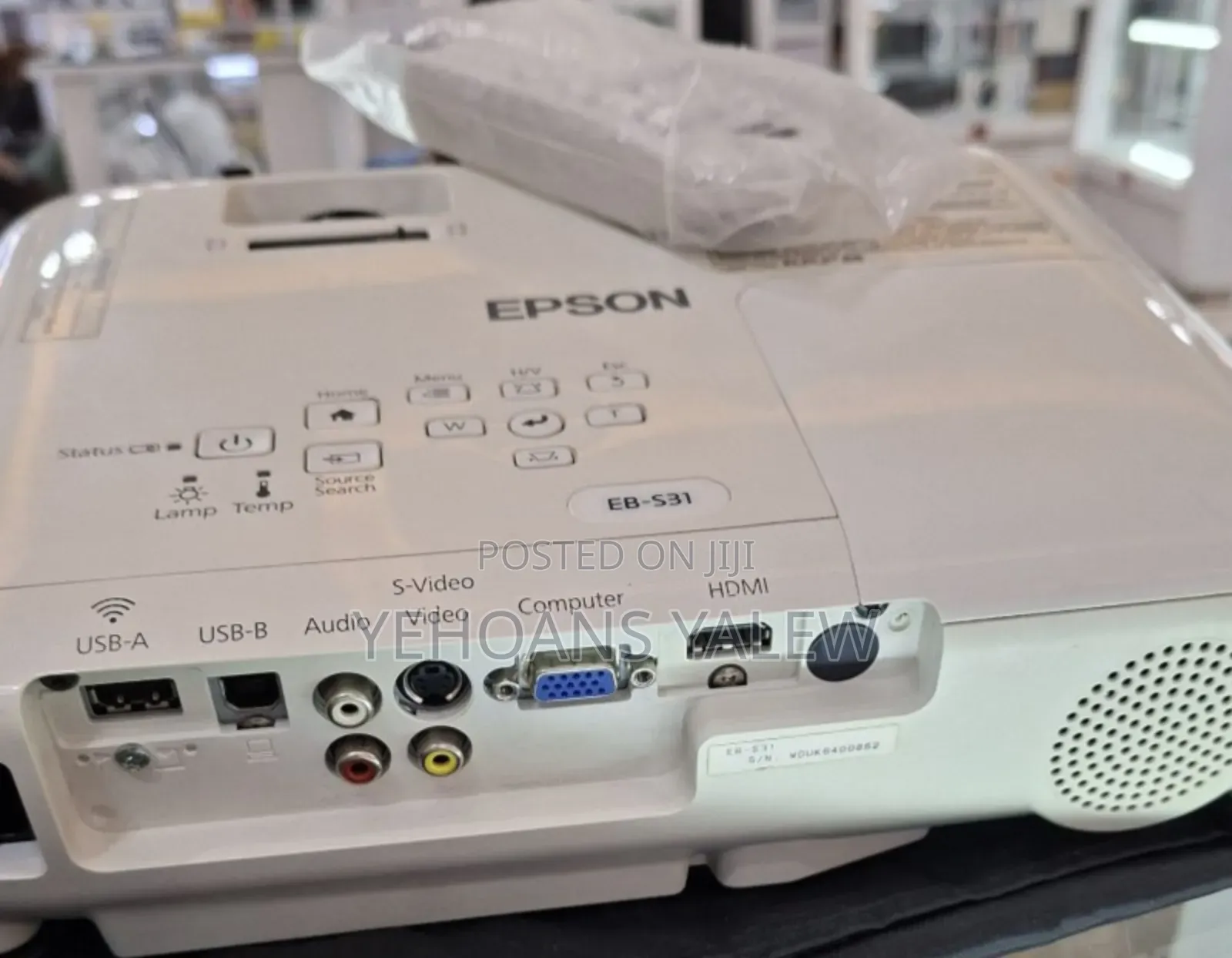 Epson Projector Model Name: Eb-S31 Has : Bag Remote Hardware In