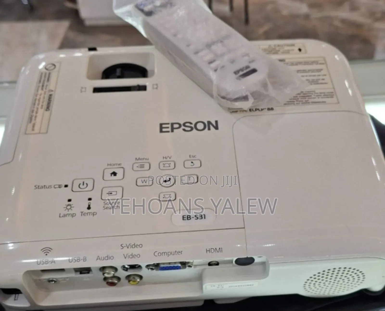 Epson Projector Model Name: Eb-S31 Has : Bag Remote Hardware In