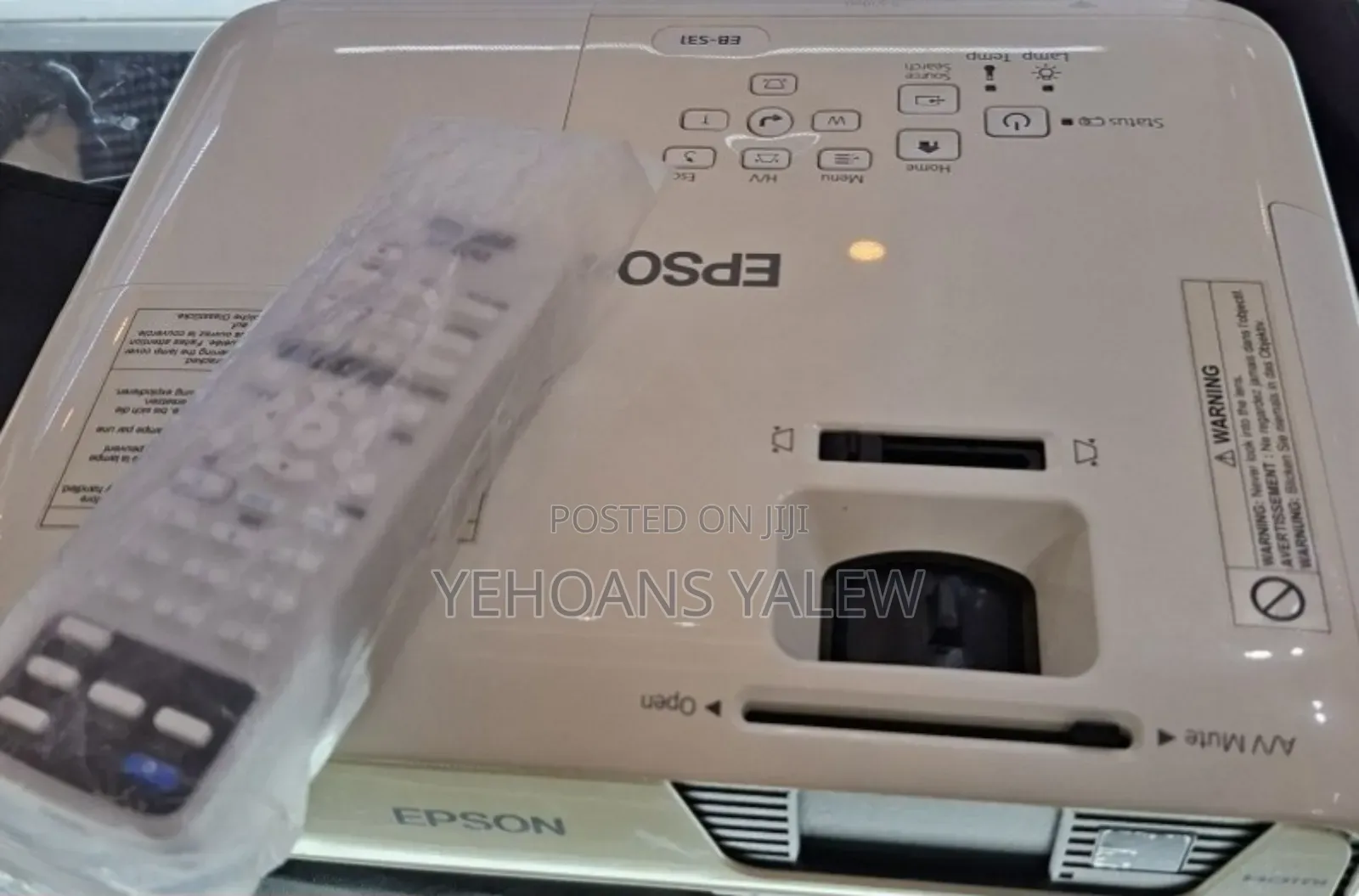 Epson Projector Model Name: Eb-S31 Has : Bag Remote Hardware In