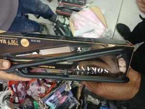 Photo - Hair Straightner and Payistra