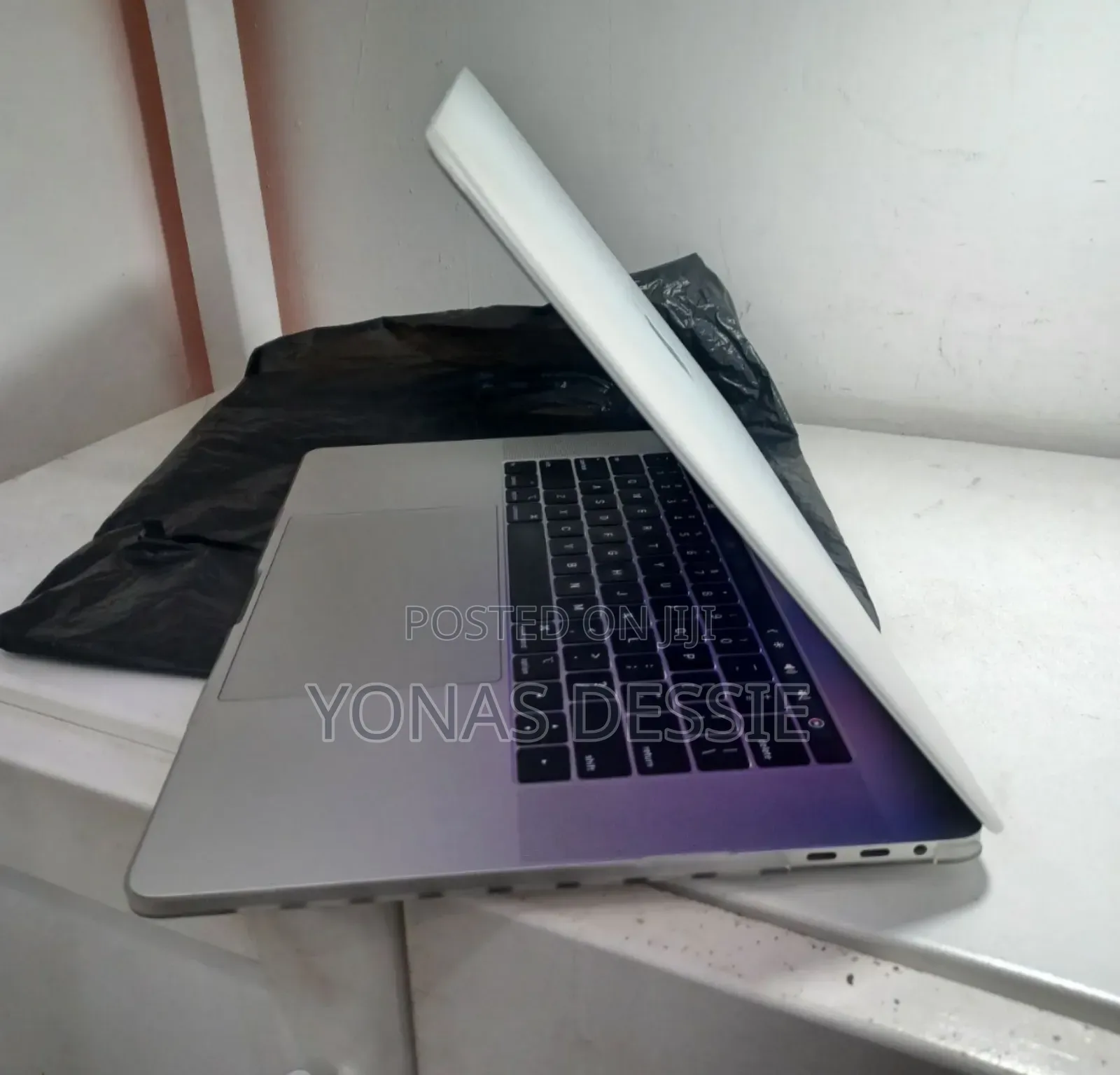 New Laptop Apple MacBook Pro 2018 32GB Intel Core I9 SSD 1T