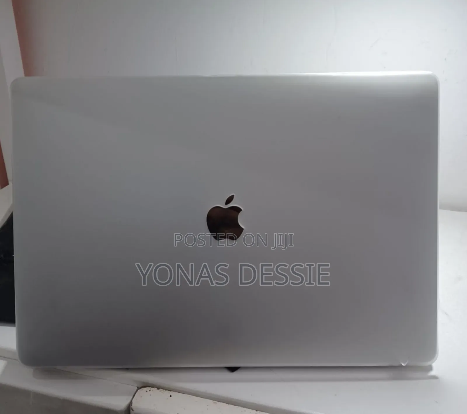 New Laptop Apple MacBook Pro 2018 32GB Intel Core I9 SSD 1T