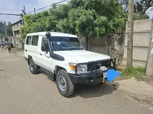 Photo - Toyota Land Cruiser 2011 White