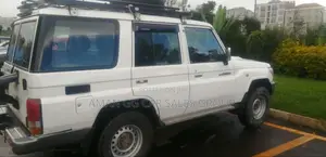 Photo - Toyota Land Cruiser 2008 White