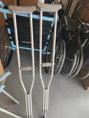 Axillary Bilateral Crutches管轄axillary Bilateral Crutches庫房crutches