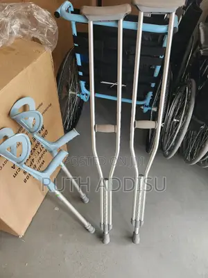 Photo - Crutches Medical姿可axillary Crutches𦢈了crutches非夯axillary Crutches