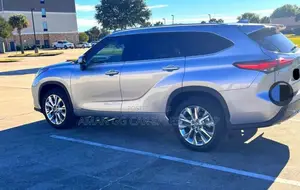 Toyota Highlander 2023 Silver