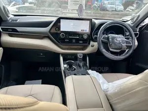 Toyota Highlander 2023 Silver