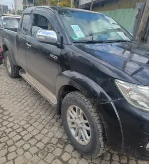 Toyota Hilux 2013 Gray