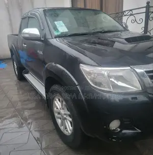 Toyota Hilux 2013 Gray