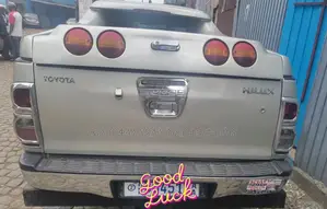 Toyota Hilux 2012 Gold