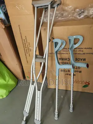 Photo - Crutches爽約crutches朱諾axillary Crutches弱智crutches懲戒axillary Crutches