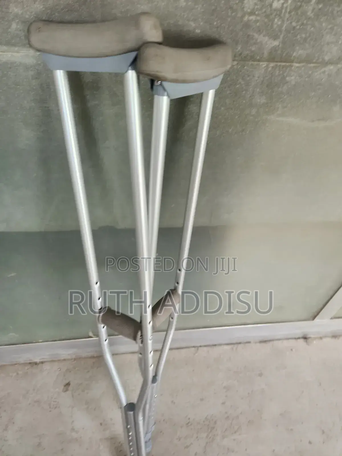 Crutches段落axillary Crutches令人axillary Bilateral Crutches管理crutches New