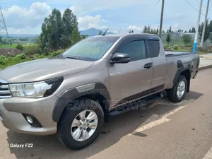 Toyota Hilux 2020 Beige