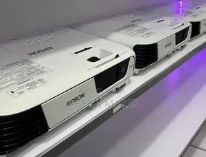 ሁሉንም አይነት ፕሮጀክተር