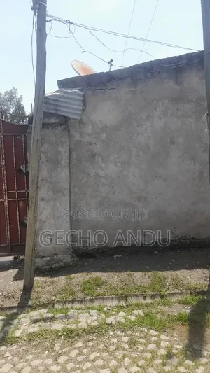 5bdrm House in Akaky Kaliti for sale