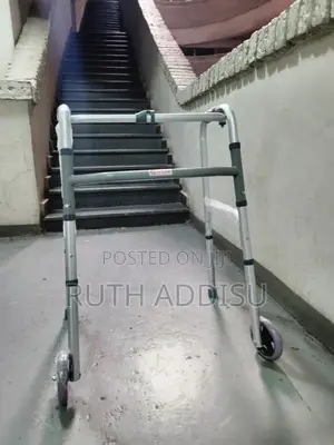 Photo - Foldable Walker孓前almunium Walker喬裝medical Walker重點walker盞燈walker New