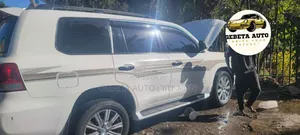 Toyota Land Cruiser 2008 White