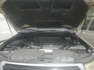 Toyota Land Cruiser 2008 White