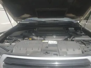 Toyota Land Cruiser 2008 White