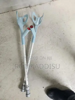 Photo - Axillary Bilateral Crutches求診axillary Bilateral Crutches資格axillary