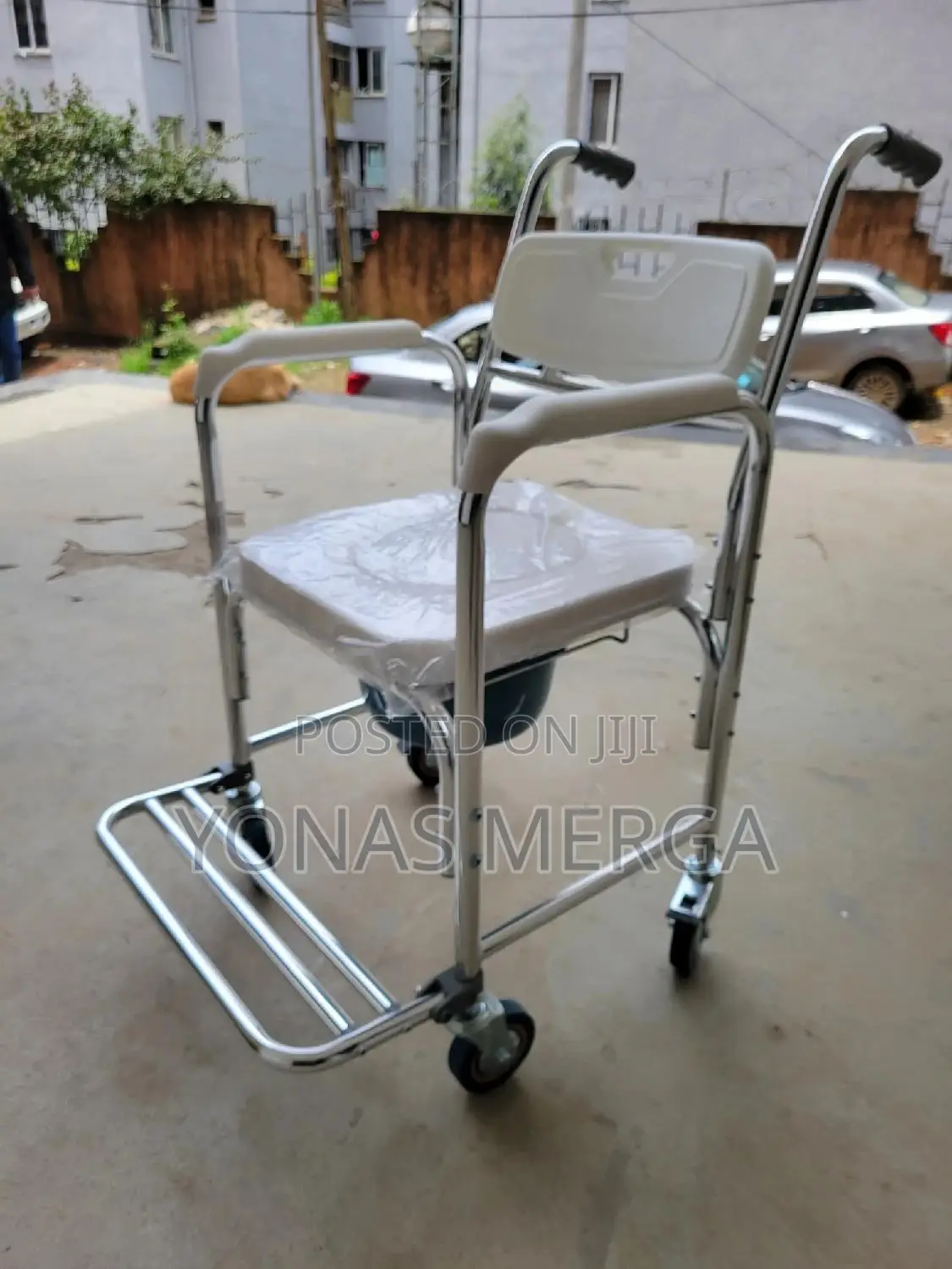 Commode Chair昍韭multi-Functional腐0toilet=It Can Serve as a Shower Chair