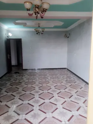 አስቸኳይ የሚሸጥ ባ ለ3 መኝታ ቪላ