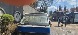 Photo - Toyota HiAce 1985 Blue