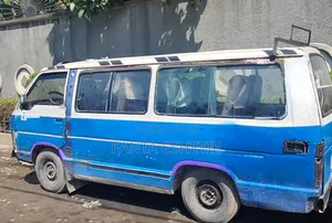 Toyota HiAce 1985 Blue