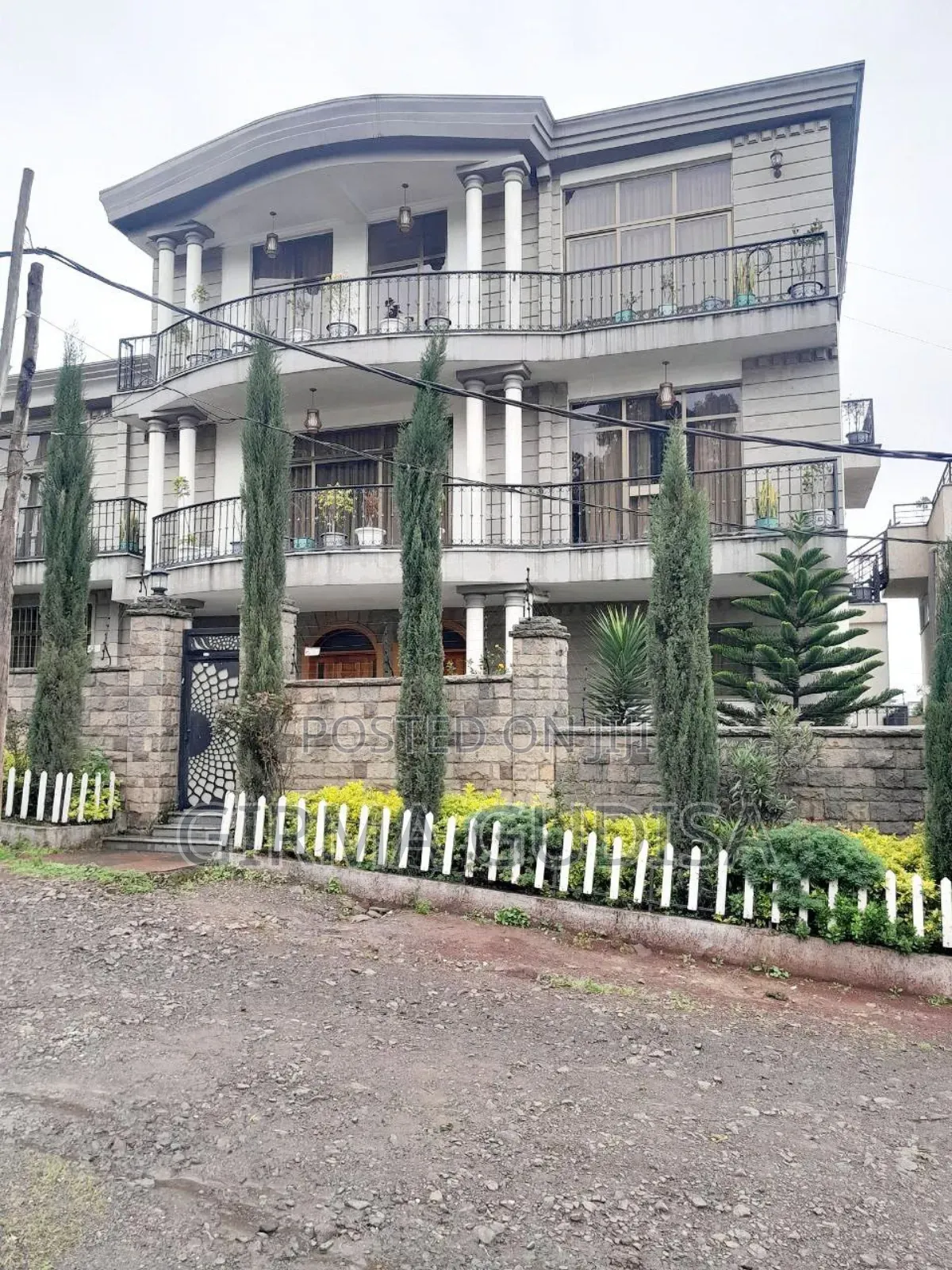 Furnished 11bdrm House in መሪ አካባቢ, Bole for sale